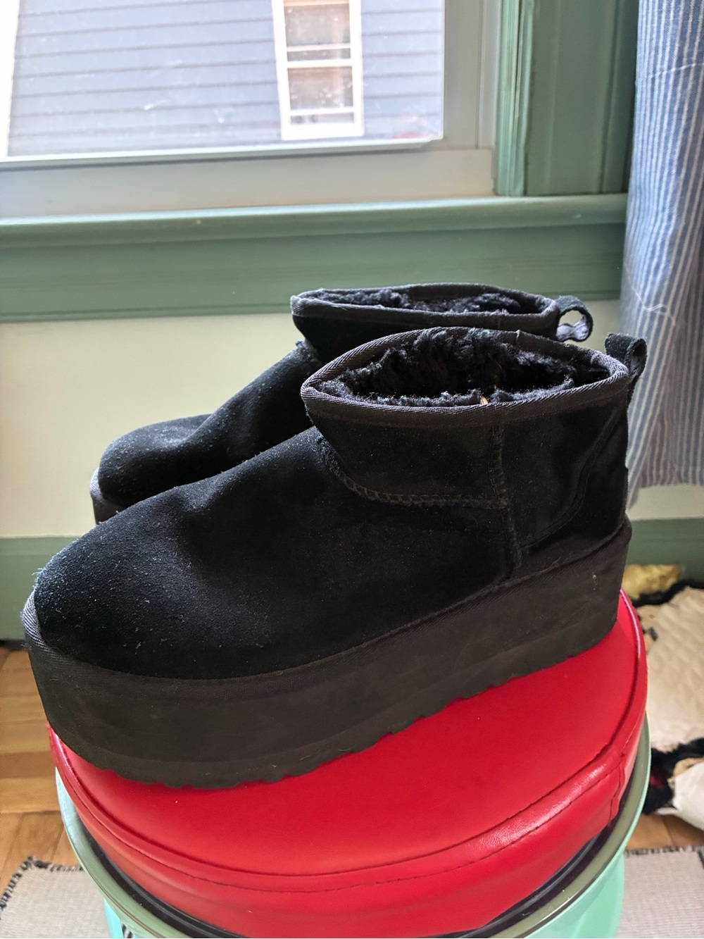 UGG Ultra Mini Platform Boots Size 9